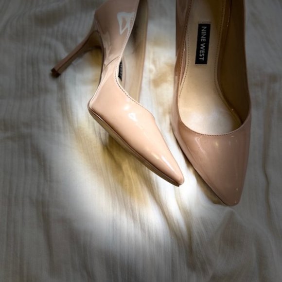 Nine West pink beige 3.5" heel patent leather pumps - Picture 4 of 6